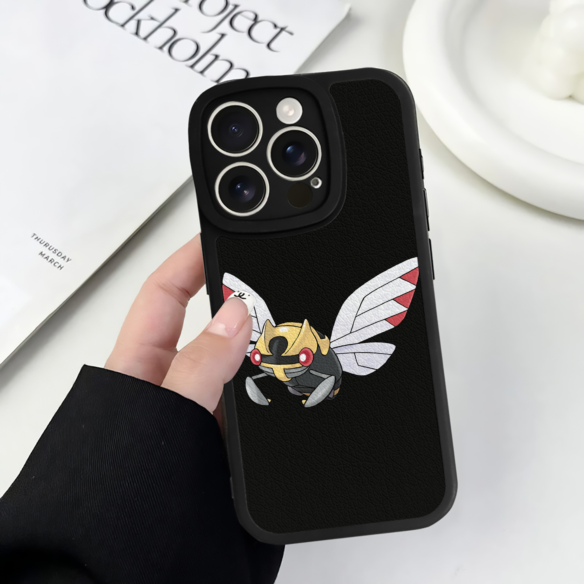 （画像用） ポケットモンスター Pokémon 【iPhone 16シリーズ対応】シリコンスマホケース（レザー調） 材質：シリコン